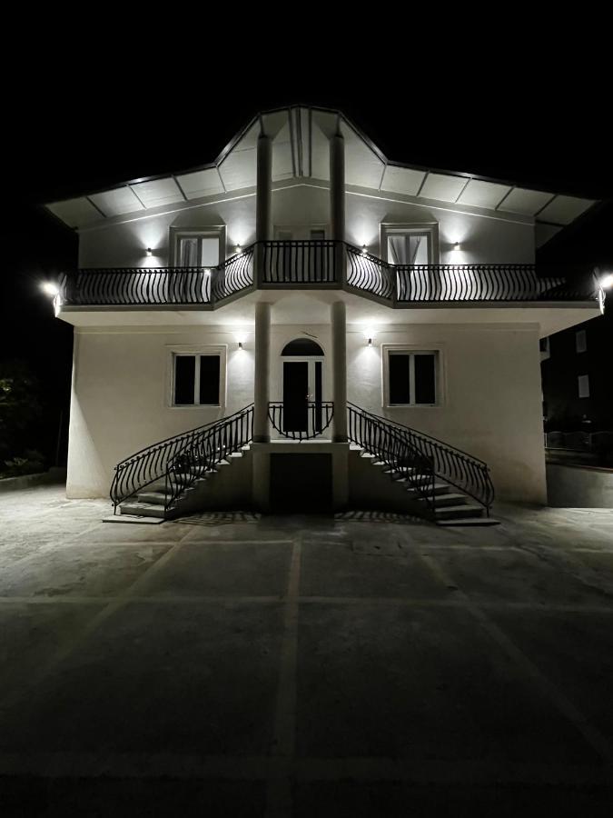 Habitat Luxury Suites Bellona Bagian luar foto