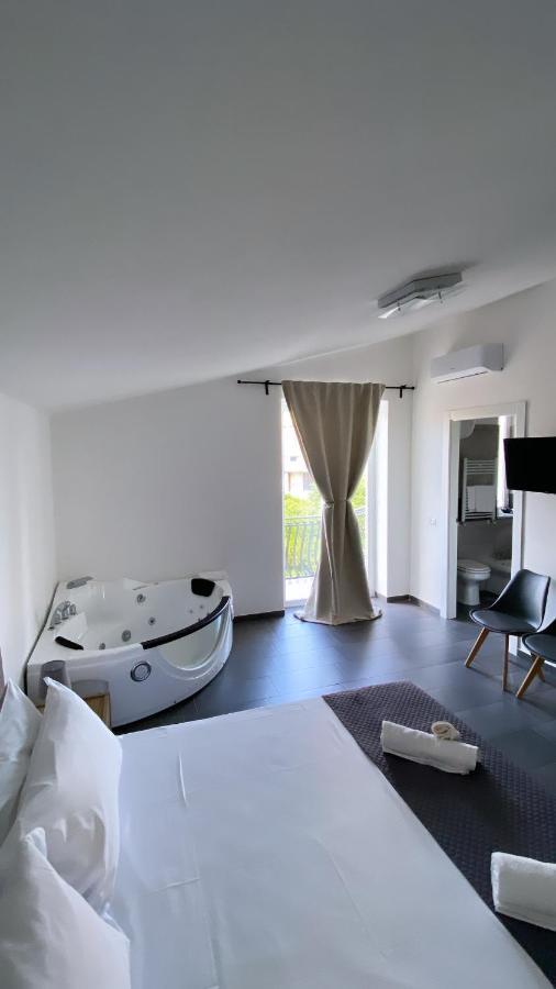 Habitat Luxury Suites Bellona Bagian luar foto
